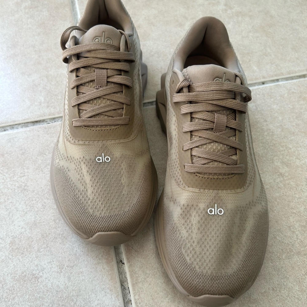 Authentic ALO Yoga Runner Gravel sz9 Brand NEW No BOX NEVER worn